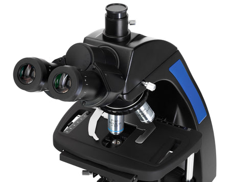 Microscopio trinocular biológico Levenhuk 870T