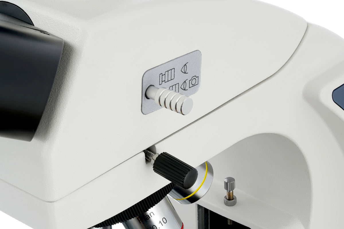 Microscopio trinocular digital Levenhuk MED D40T