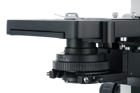Microscopio trinocular digital Levenhuk MED D40T