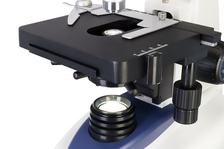 Microscopio digital Levenhuk D95L LCD
