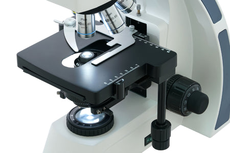 Microscopio trinocular digital Levenhuk MED D40T LCD