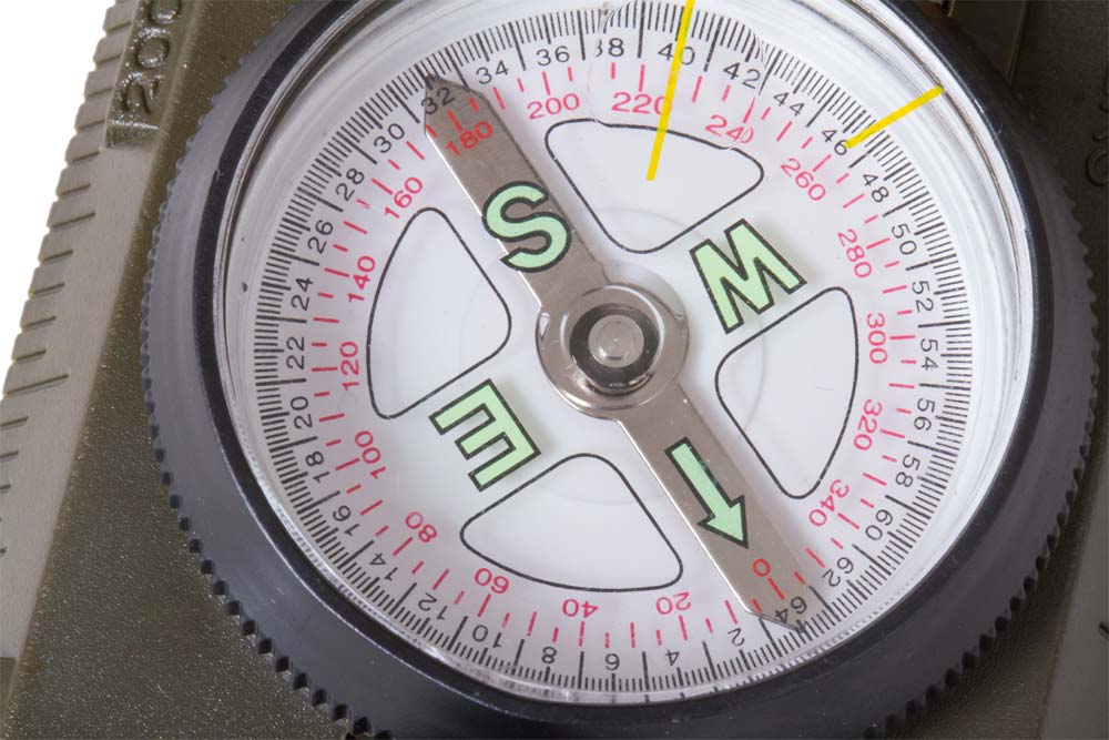 Brújula Levenhuk DC65